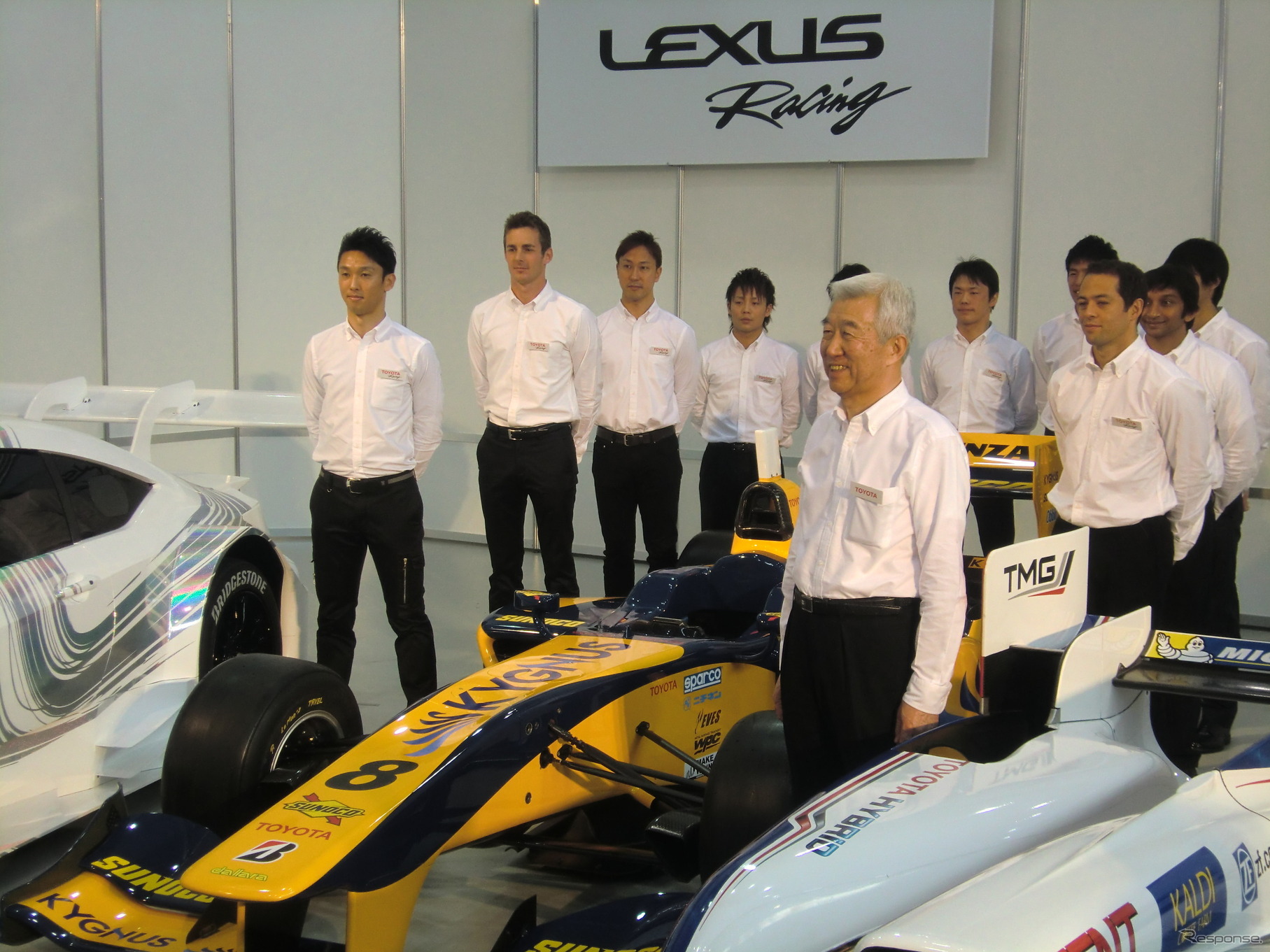 トヨタのスーパーフォーミュラ参戦ドライバーたちと加藤副社長。