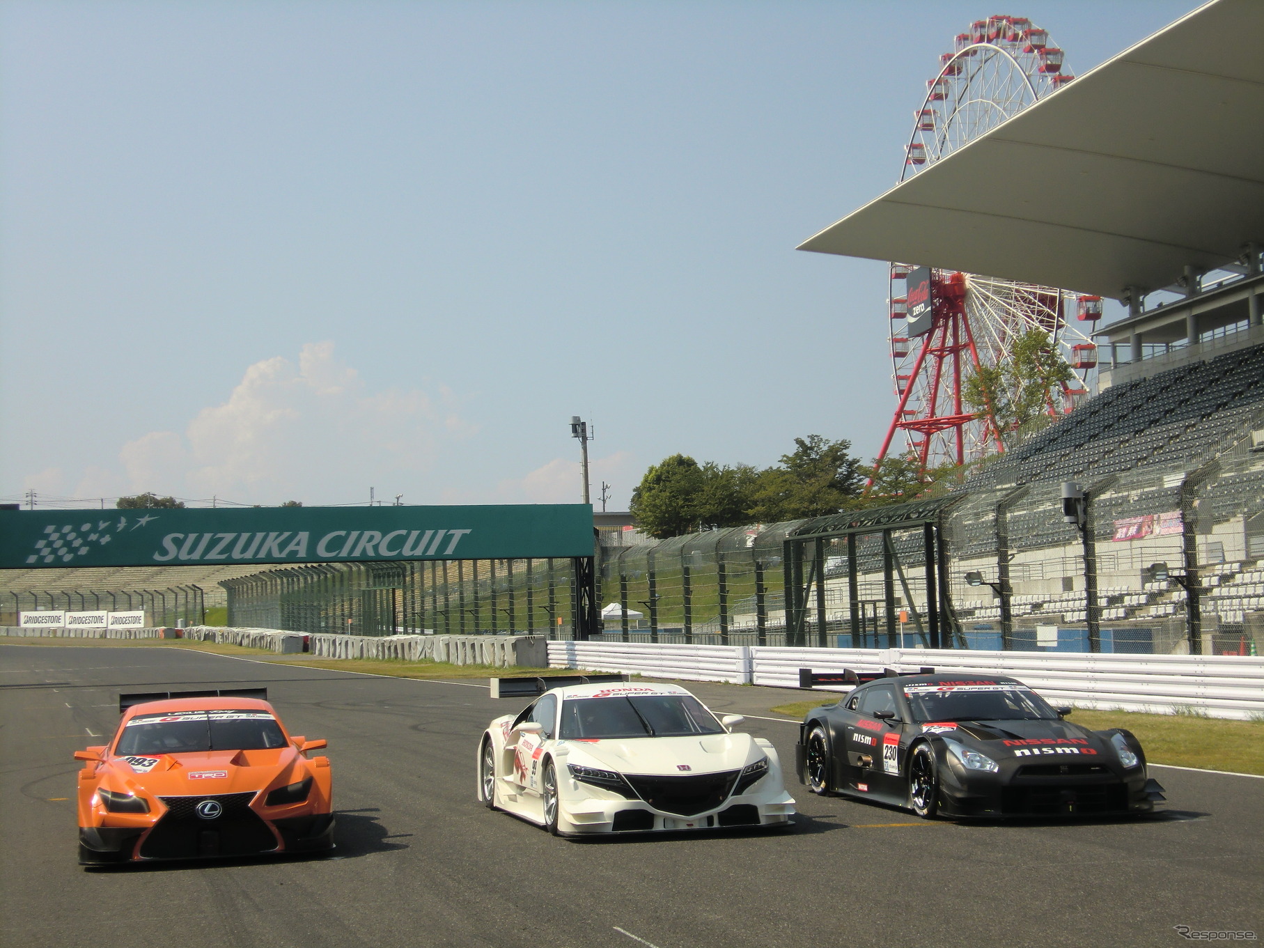2013年8月、鈴鹿1000kmのレースウイークにおいて、2014年型GT500仕様車が一斉に初公開された（左からレクサス、ホンダ、日産）。