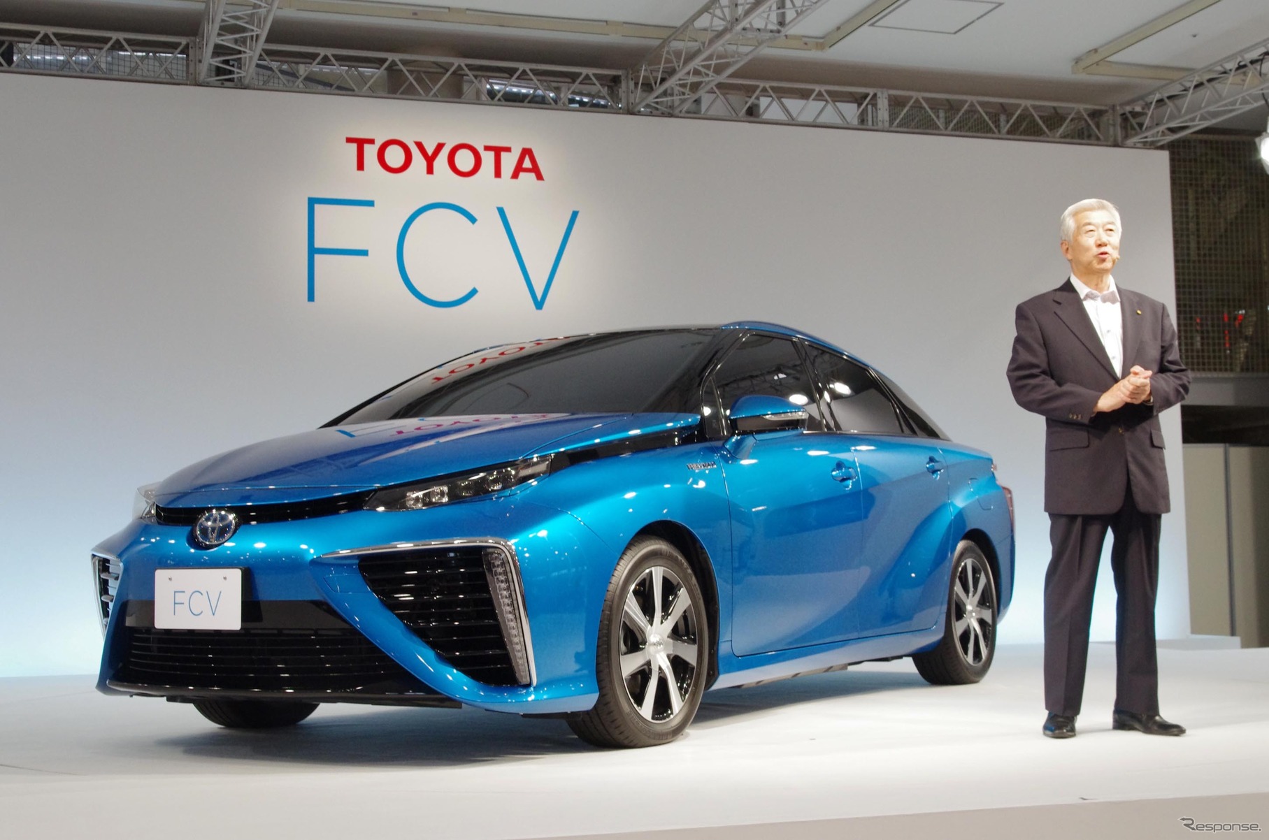 トヨタ セダンタイプの新型燃料電池自動車（FCV）