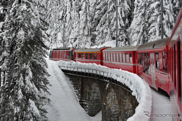 スイス・レーティッシュ鉄道で8月13日、列車が地滑りに巻き込まれ脱線、11人が負傷した。同鉄道は風景の美しさで人気が高い（写真はレーティッシュ鉄道のイメージ）