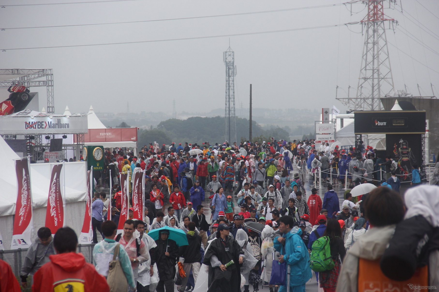 F1日本GP決勝日はあいにくの雨