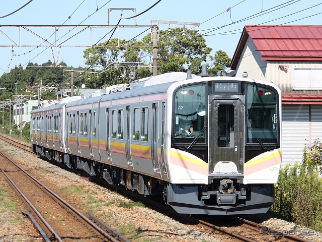 信越本線で初めて実施されたE129系の試運転。この日は2両編成を2本つないだ4両が新津～羽生田間を往復した。