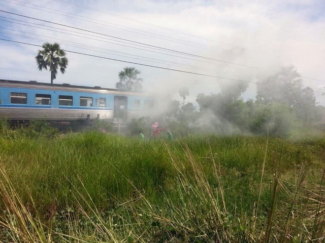 タイ中部で踏切事故　乗用車炎上、２人死亡