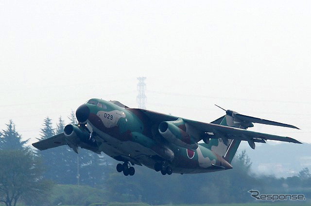 C-1輸送機の編隊飛行が見られるのも入間航空祭の特徴といえる。