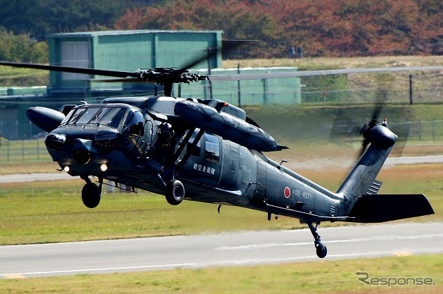 航空救難団のUH-60。無線のコールサインは「ヒーロー」、自衛隊で唯一「ヒーロー」と名乗ることが公式に認められている。
