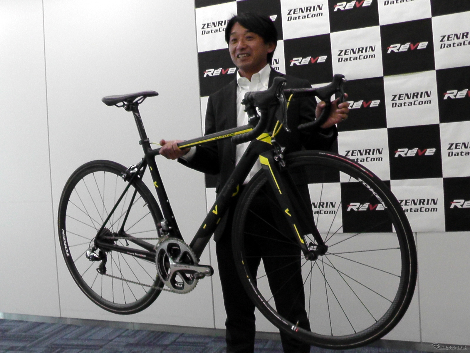 チーム右京監修、ゼンリンデータコムが30万円のカーボン製ロードバイクフレーム発売