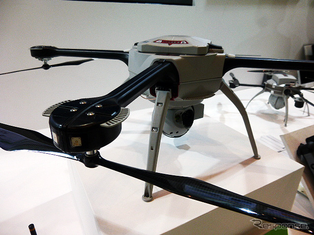 ネクスコ東日本エンジニアリングなどの「完全自律飛行型無人飛行体（UAV）」（ハイウェイテクノフェア2014）