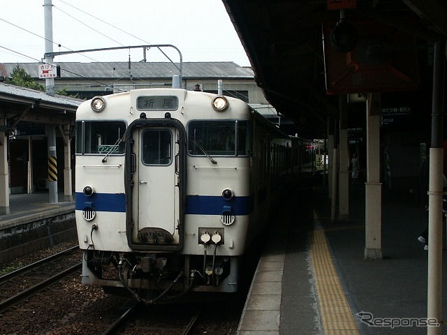 若松線では現在も旧国鉄時代に製造されたキハ40系列などの気動車が運用されている。