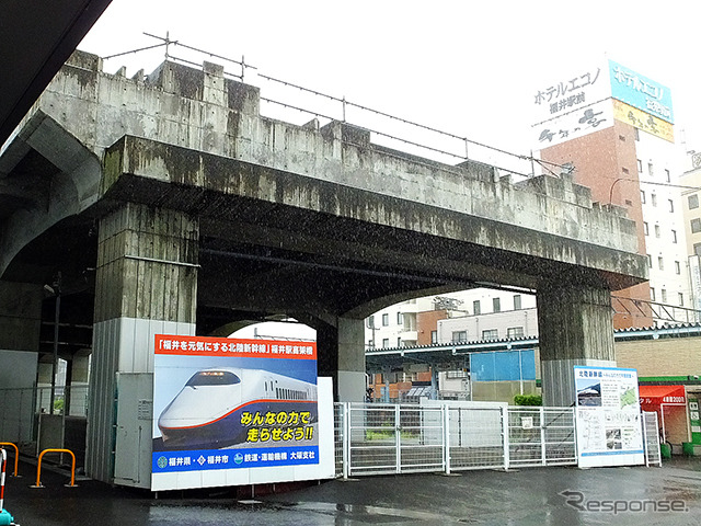 福井駅に現れた新たな高架橋