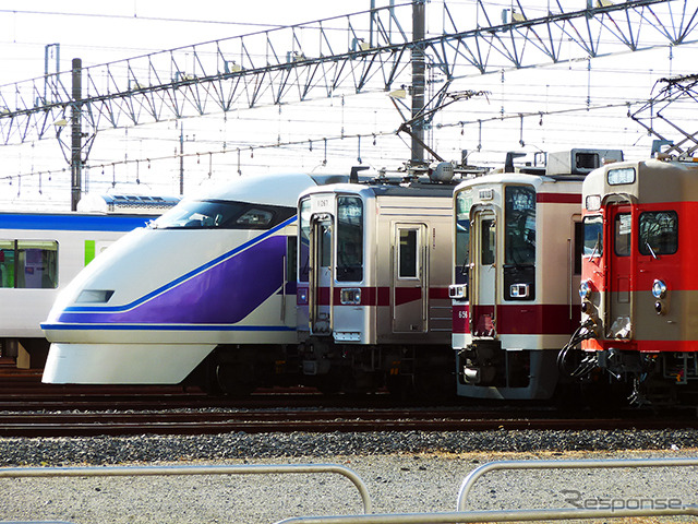 展示車両たち。左から100系、10000型、6050系、8111号編成（2014 東武ファンフェスタ）