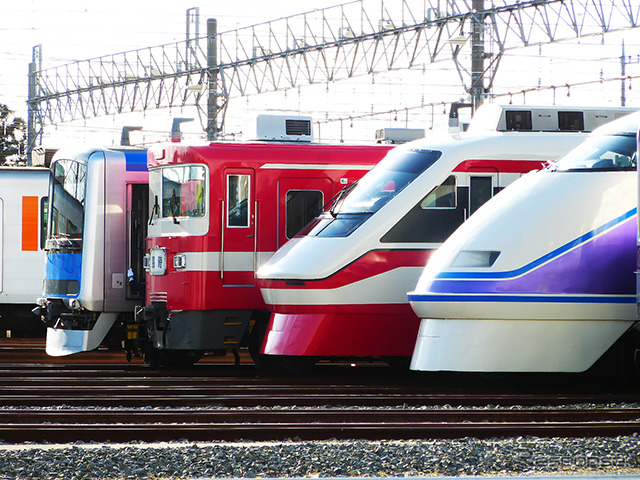 展示車両たち。左から60000系、1800系、200系、100系（2014 東武ファンフェスタ）