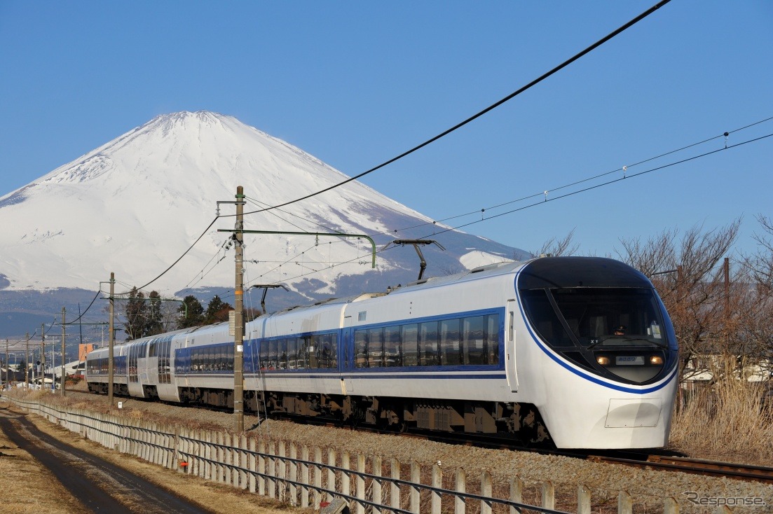 小田急線～JR御殿場線の直通特急『あさぎり』で運用されていた371系。富士急行が同車を購入し、2015年度中にも富士急行線で営業運転を開始する。