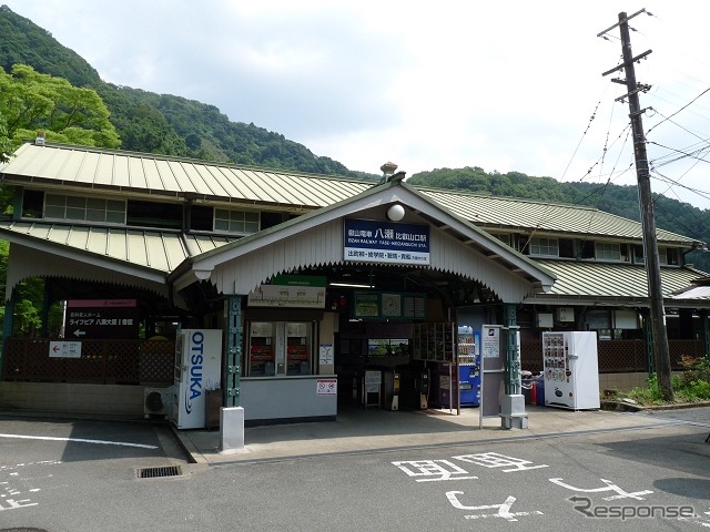 「叡電ハトマーク」の掲示場所は常に移動する。写真は八瀬比叡山口駅。