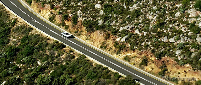 日本・オーストラリア・南アフリカの道を駆けるトヨタ『カローラレビン』（AE86）とそれを操る少年たちの姿が描かれた「TOYOTA NEXT ONE」WEBムービー「THE WORLD IS ONE」シリーズ