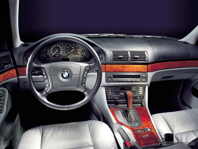 【スクープ特集:BMW 5シリーズ(その4)】『iDrive』による最小限インテリアがこれ