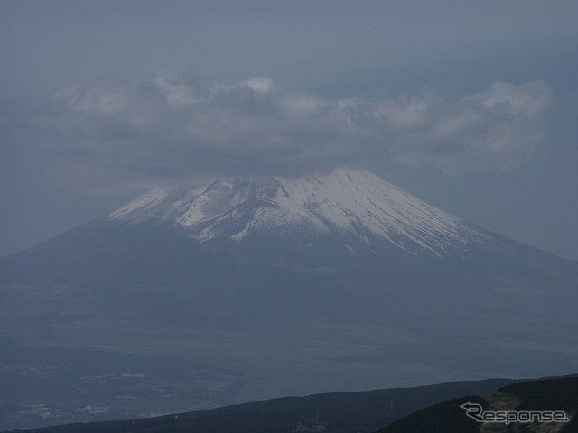 十国峠駅がある山頂の展望台からは富士山を眺めることができる。