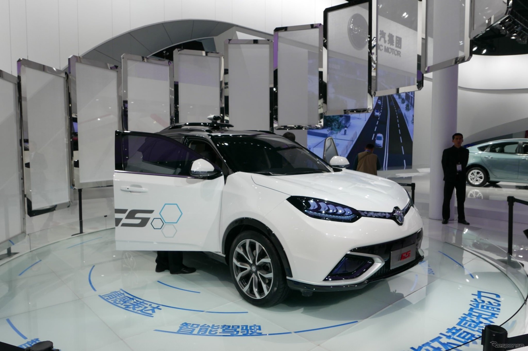 【上海モーターショー15】中国上海汽車、自動運転SUV『MG iGS』を初公開