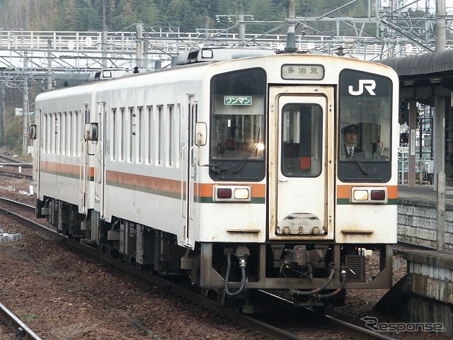 JR東海はキハ11-123の1両をひたちなか海浜鉄道を譲渡した。写真はキハ11-123と同型のキハ11-121（先頭）。