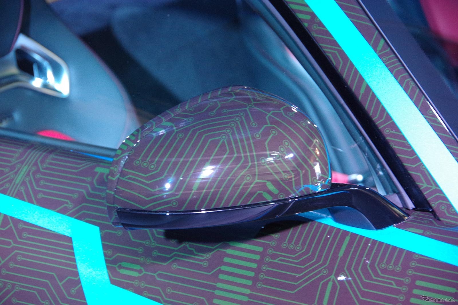 『ネクストライドロン』として劇場版仮面ライダードライブに登場するメルセデス AMG GT