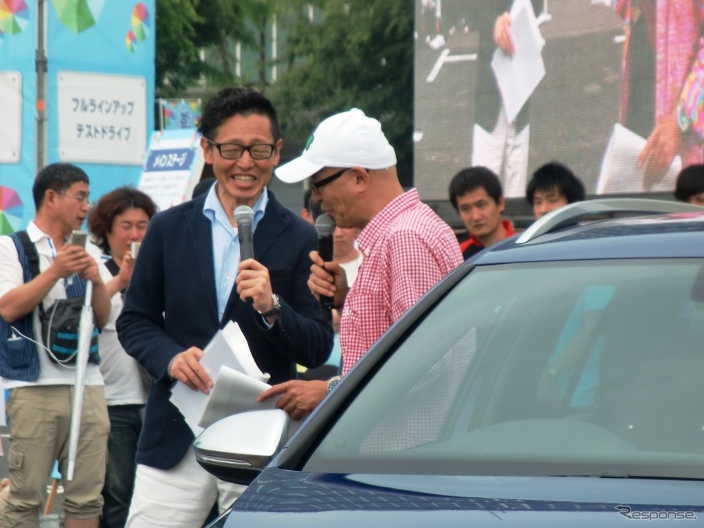 フォルクスワーゲングループジャパン代表取締役の庄司茂氏左と、ピストン西沢氏（右）