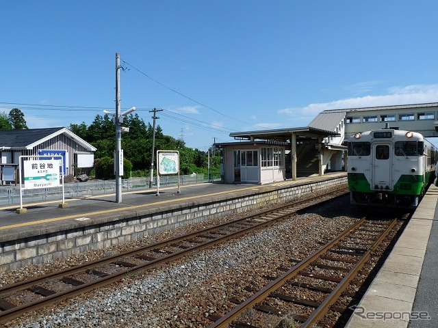 気仙沼線BRTが前谷地駅に乗り入れることにより、石巻線から直接BRTに乗り換えできるようになる。写真は前谷地駅。