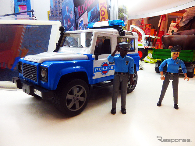 ドイツに拠点を持つブルーダー社の1/16プロシリーズ。その新作が東京おもちゃショー2015で展示された