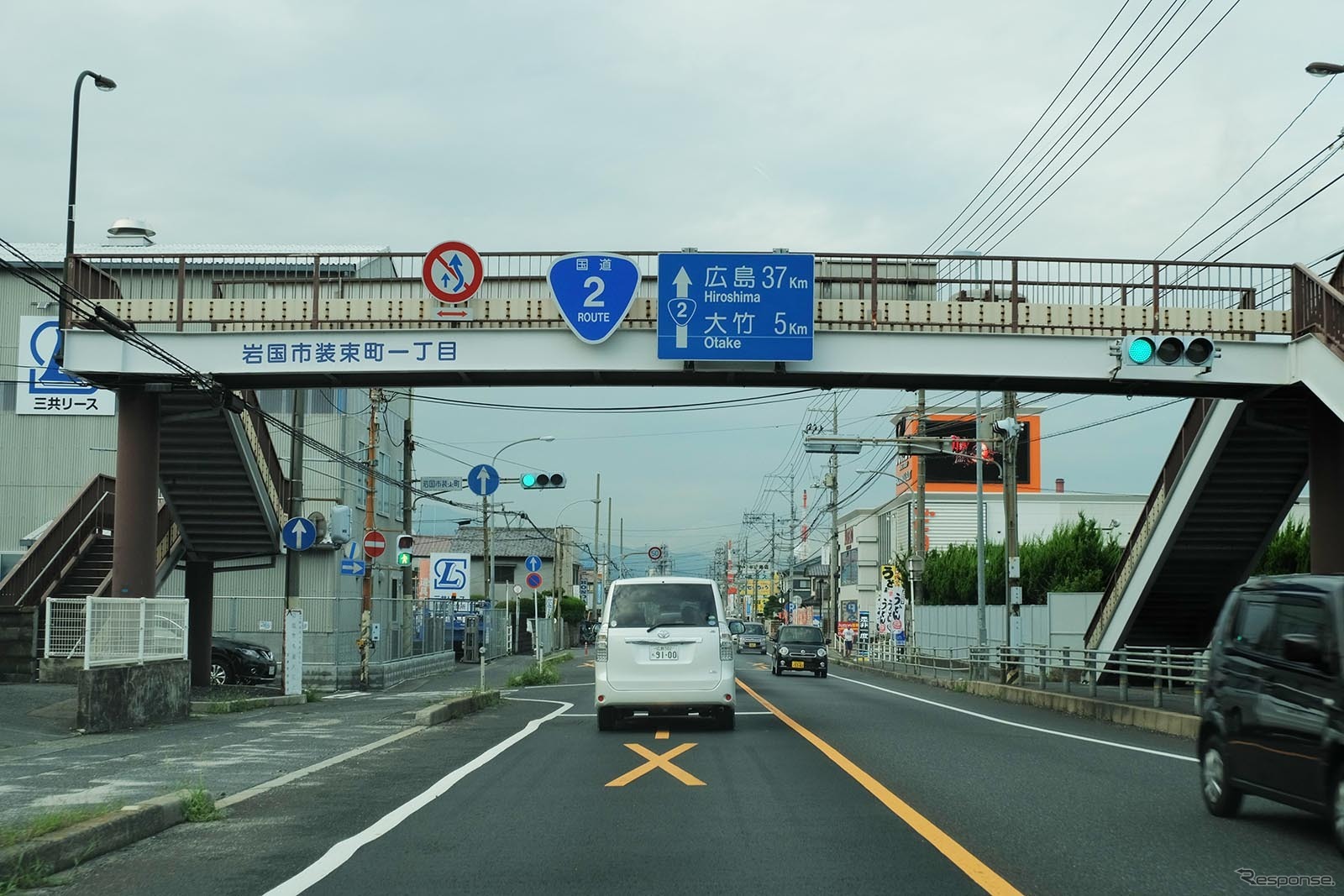 山口・岩国で道路構造の悪さに起因する動かないほどの渋滞に1時間以上巻き込まれる。バイパスもないため岩国から広島の廿日市までは高速で迂回したほうが得策。