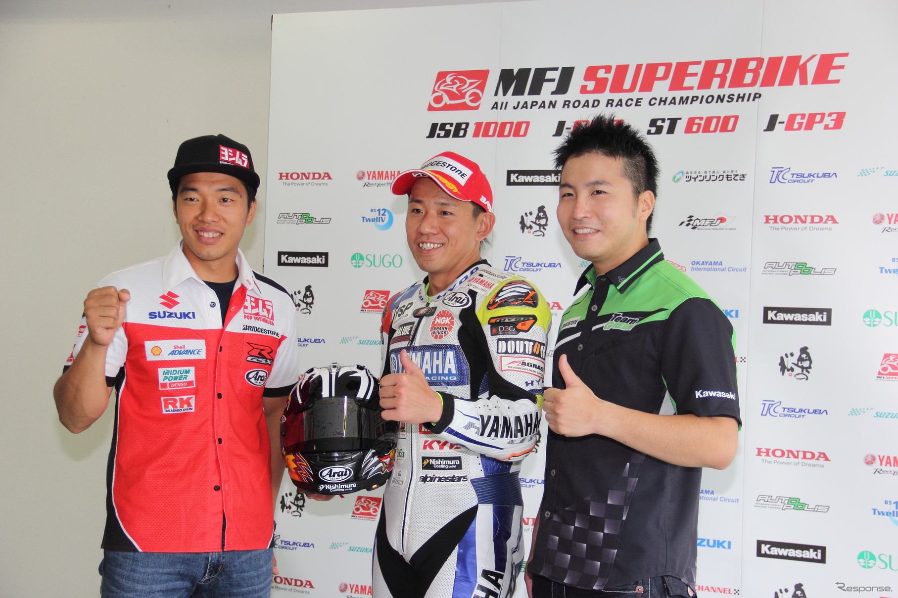 予選トップを獲得した中須賀（中央）、津田（左）、渡辺（右）