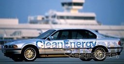 BMWが水素自動車を公開、日本初の走行試験
