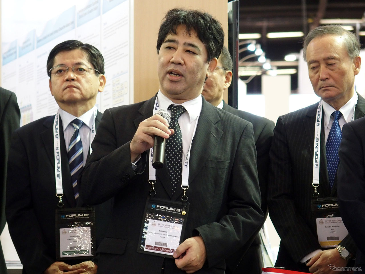 「4日間の会期中に日本のITS技術をアピールしていこう」と挨拶した経産省の若井英二審議官。