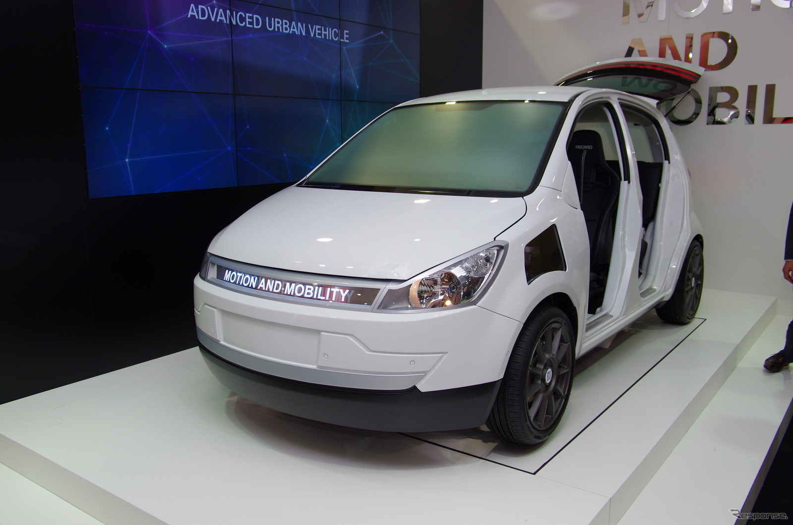 都市型スマートカーの実験車両「AUV（Advanced Urban Vehicle）」