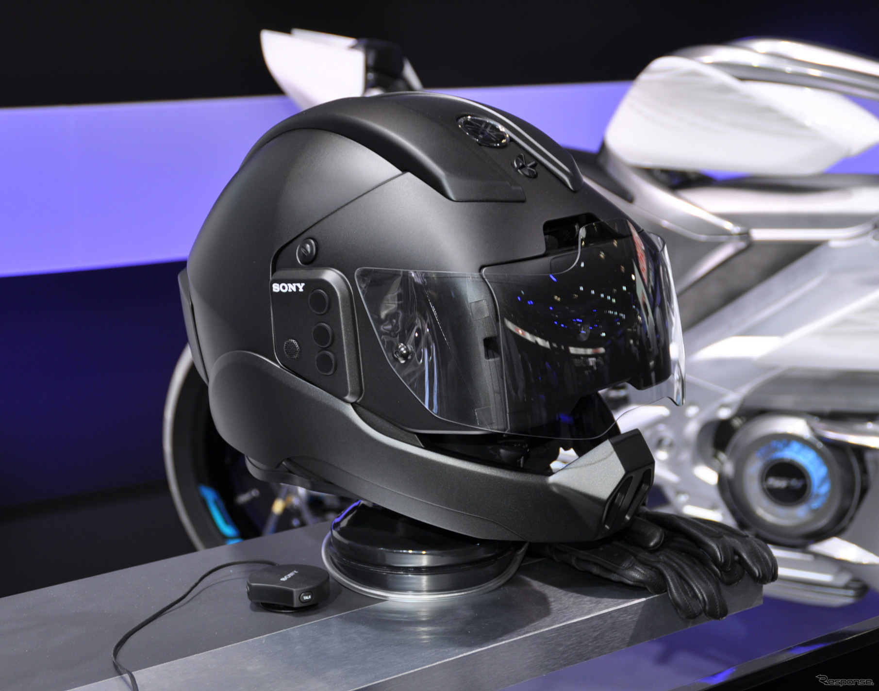 ヤマハ発動機がソニーを共同開発中のヘルメット