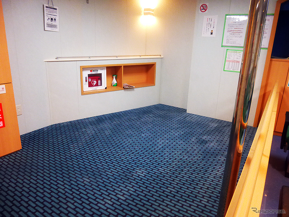 1階にもカーペット敷きのフロアがある