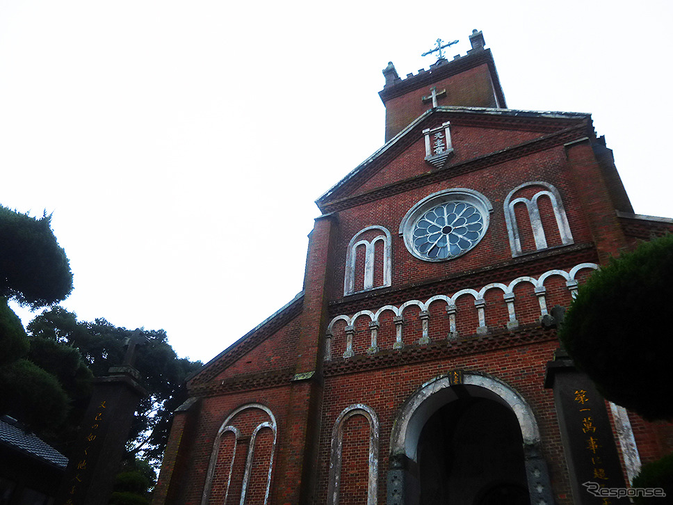 2016年、世界遺産登録が期待される「長崎の教会群とキリスト教関連遺産」。その構成遺産のひとつ、黒島天主堂へは、黒島港から歩いて20分ほど