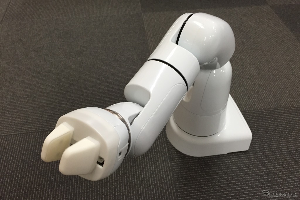 11月26日に初公開された協働型小型ロボットアーム「COBOTTA」（コンセプトモデル）