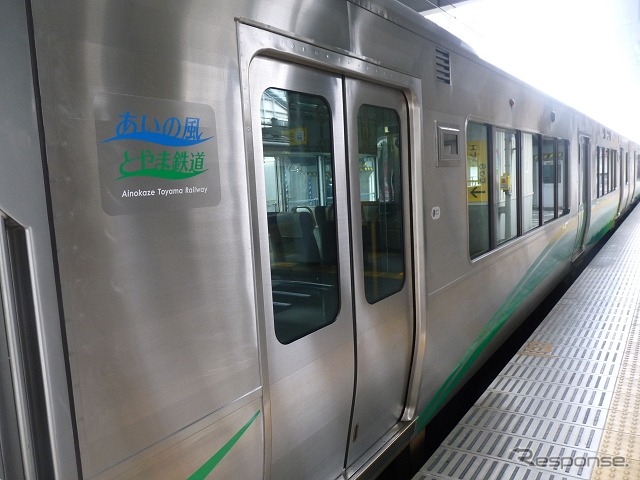 あいの風とやま鉄道線は高岡～富山間のみ通過利用できる特例が設けられた。