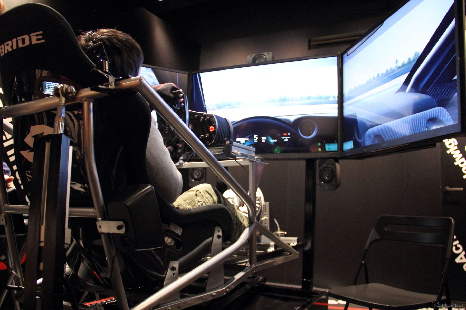 「TOYOTA GAZOO Racing　PADDOCK in GINZA」に設置されている本格シミュレーター