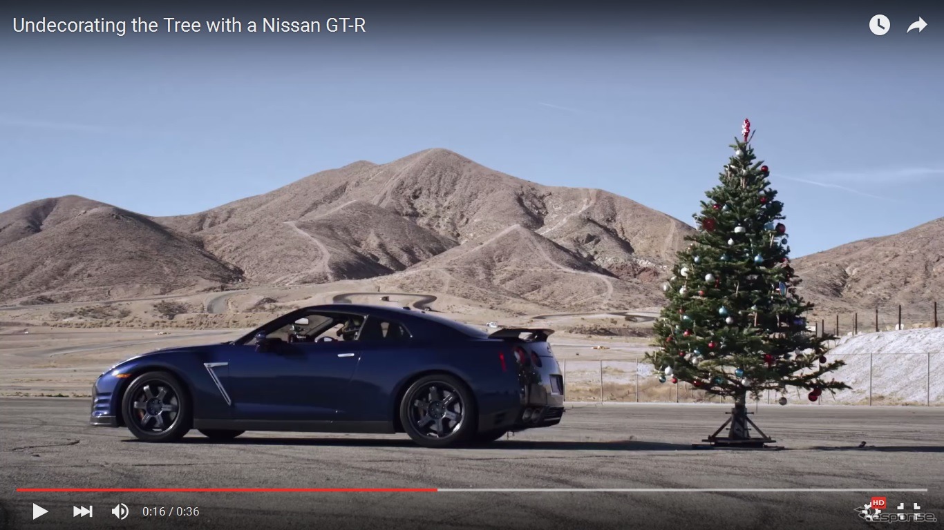 日産GT-Rとクリスマスツリー