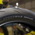 オールラウンドに使えるスポーツタイヤ「SPORTMAX Q5A」が登場！モータースポーツに超本気なダンロップに注目…東京モーターサイクルショー2024
