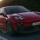 ポルシェ初の電動「GTS」、EVの『マカン』新型に…571馬力のオーバーブーストパワー