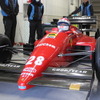 フェラーリ『F187』に乗り込みシートを確認