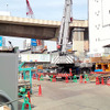 首都高3号渋谷線の下にある歩道橋から東口エリアを見ると、かつての東横線渋谷駅1・2・3番線の軌道桁が残っていた