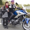 レンタルバイクで日本をツーリング中の陳さんご夫妻。台湾から12名のグループで訪日中だ。