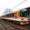 叡山電鉄は「きらら」をベースにしたピンバッジを発売する。