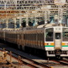 211系はかつて東海道線や高崎・宇都宮線の主要車両として運用されていたが、E231系やE233系の導入に伴い地方路線に転出した。写真は東海道線で運用されていた頃の211系。