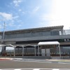 坂元駅：新駅は高架駅。1面1線の単式ホームを採用している。