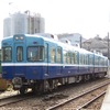 銚子電鉄の3000形。11月14日まで「ブルーライトアップ電車」として運行される。