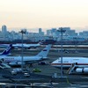 出発前日の羽田空港VIPスポット。日本の政府専用機と、ロシアの政府専用機が並ぶ。