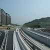 彩都線の終点・彩都西駅から軌道の終端部分を望む（2007年5月）。この先の延伸も計画されていたが、大阪府はこのほど延伸中止の方針を決めた。