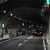 トンネルはシールド工法によって掘り進められた。